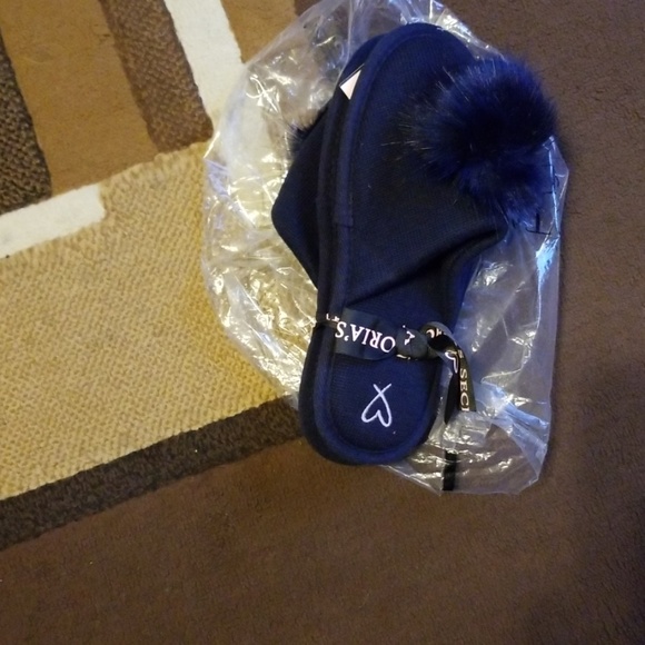 New with tags Victoria Slippers - Picture 2 of 3